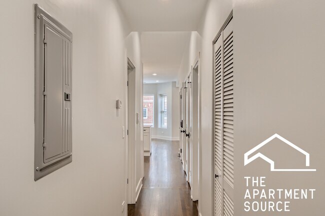 Building Photo - 1452 W Irving Park Rd