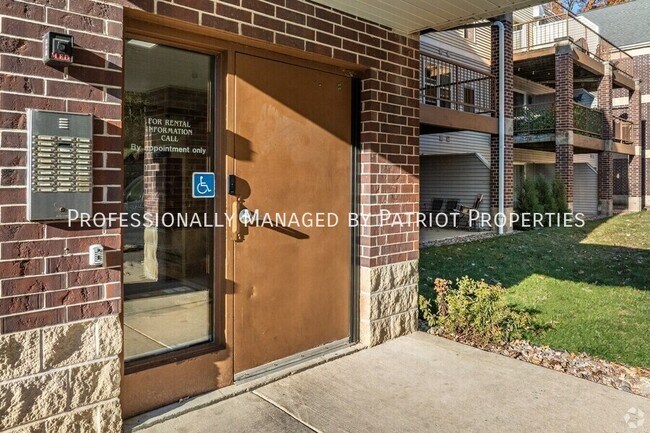 Building Photo - 1609 N Thompson Dr