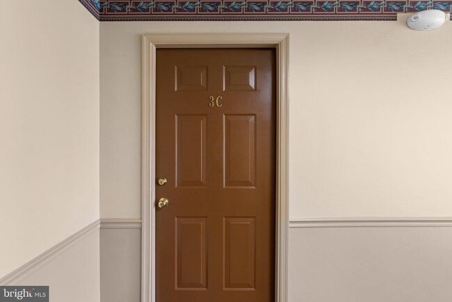 Building Photo - 8200 Blue Heron Dr