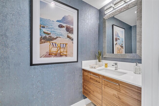 Building Photo - 100 E Las Olas Blvd