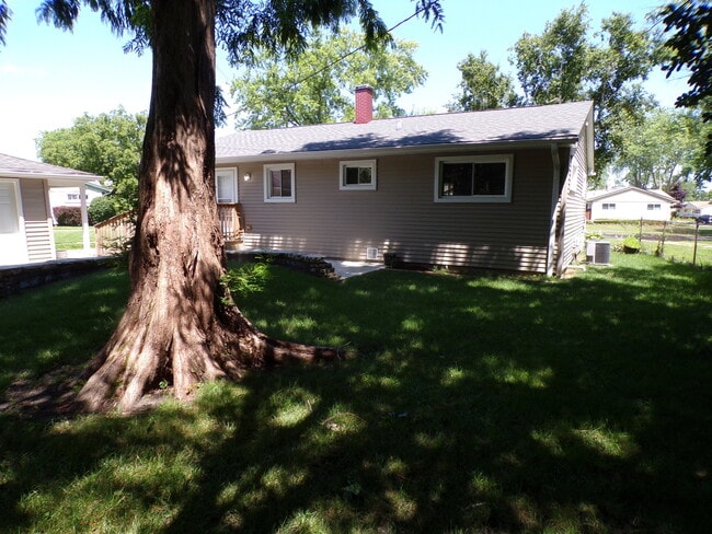Building Photo - 236 W Norman Ln