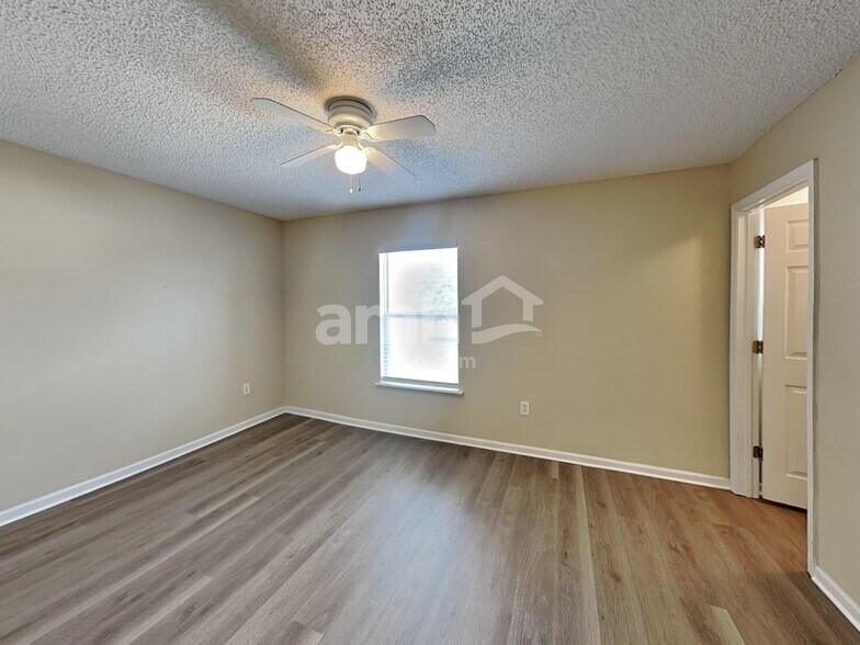 Building Photo - 11484 Brian Lakes Dr N