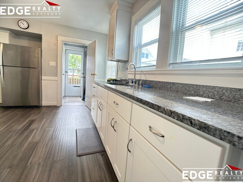 Building Photo - 17 Laurel St