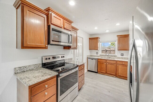 Building Photo - Remodeled 3/2 in Central Merritt Island!