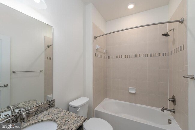 Building Photo - 3223 Clear Spring Dr