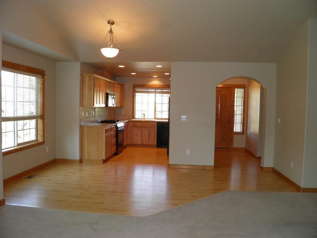 Building Photo - 20113 Sekirk Mountain Way