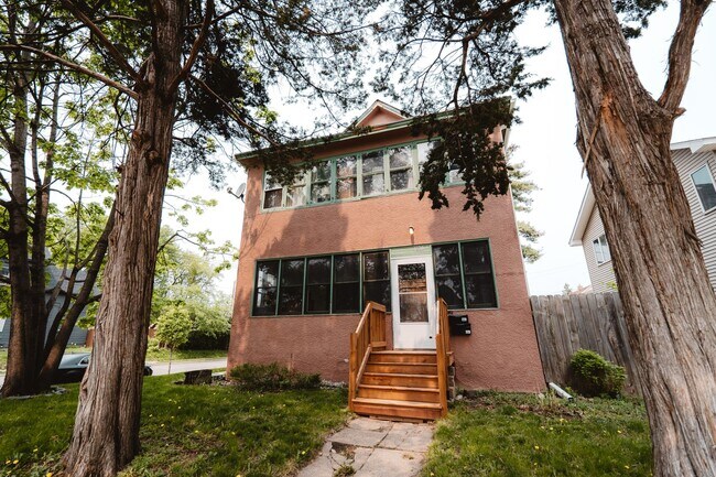 Building Photo - 1820 3rd Ave N