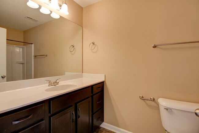 Building Photo - Beautiful Town Home Across From Tennova and Minutes to I-24 With Hardwood Flooring