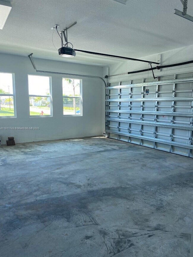 Building Photo - 7765 Wildflower Shores Dr