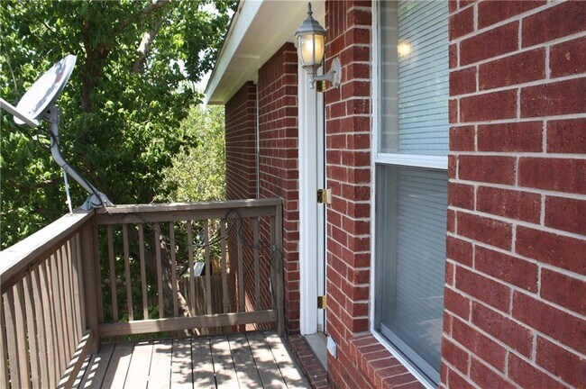 Building Photo - 2208 Katy Ln