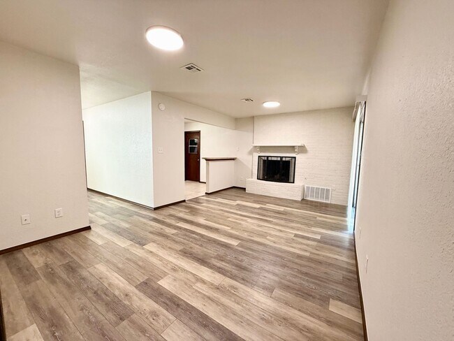 Building Photo - Very nice 3 bed 2 bath home - 1 mile from OU.