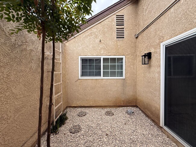 Building Photo - 1422 Eagle Ct