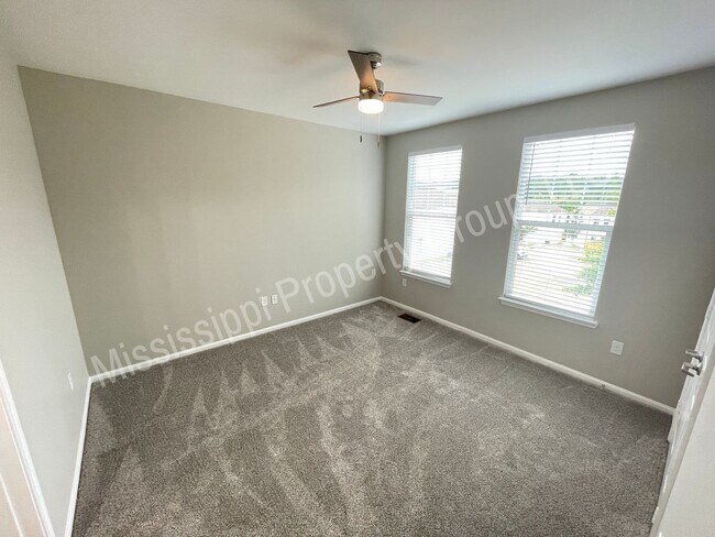 Building Photo - 517 Olive Branch Way