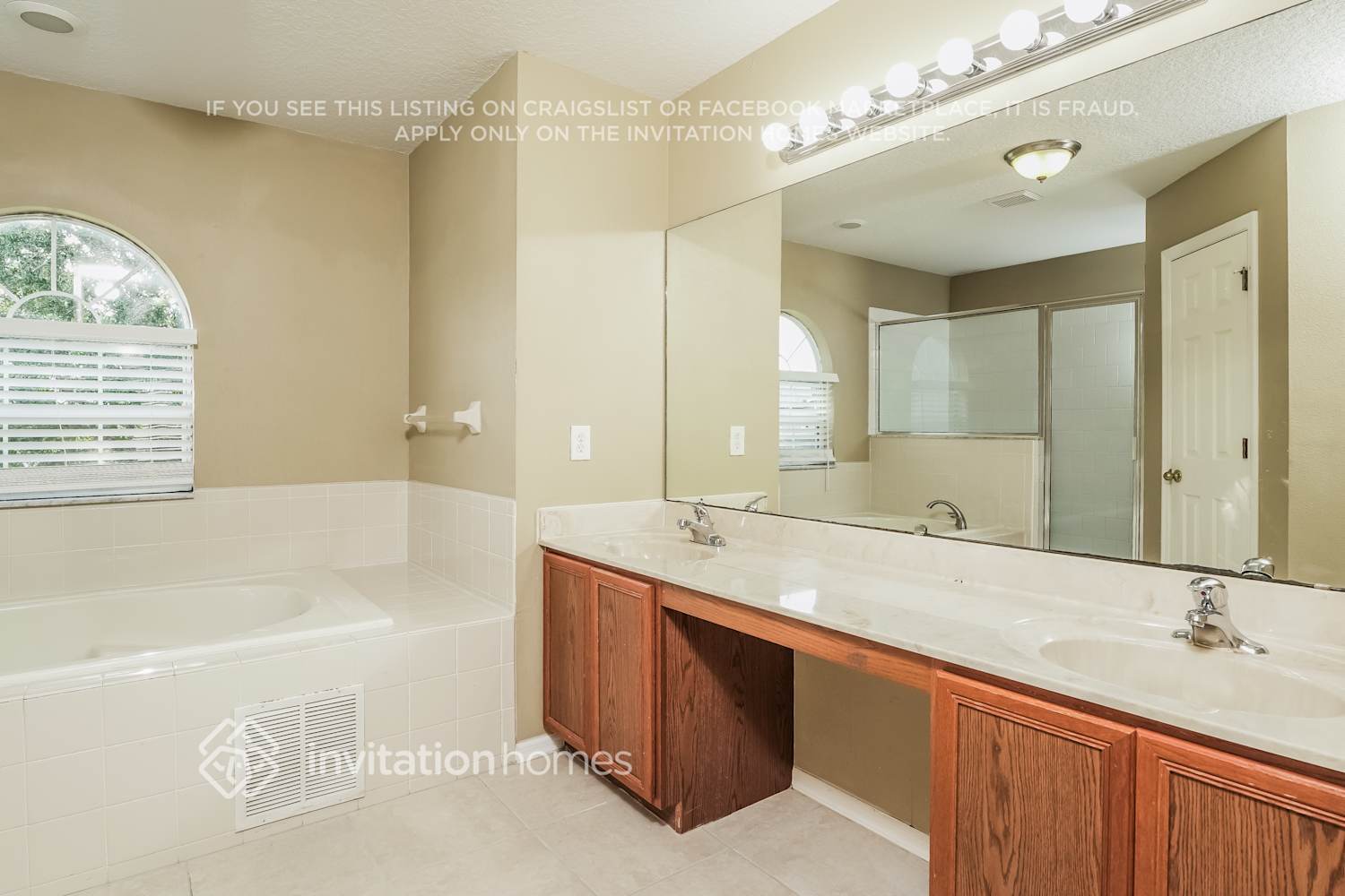 Building Photo - 220 Cimarron Dr