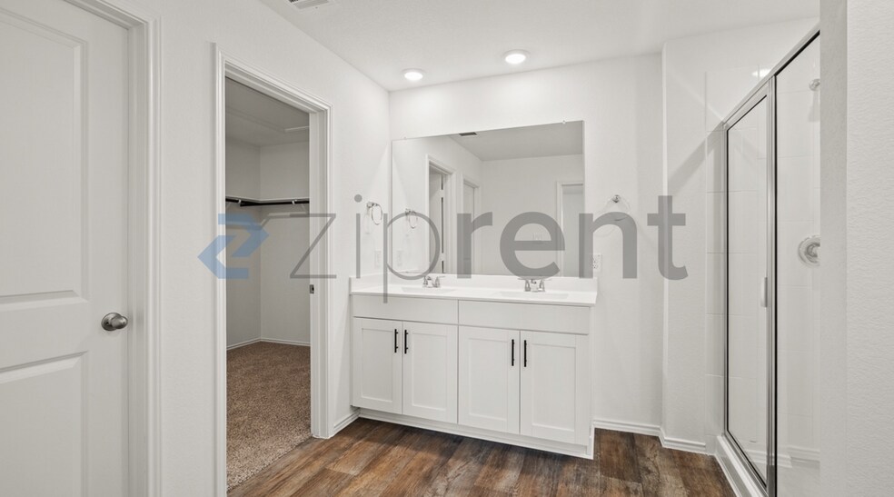 Building Photo - Unit