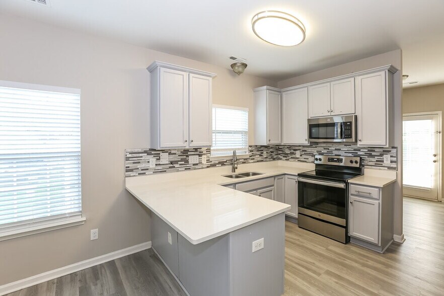 Building Photo - 802 Wesley Alan Ln