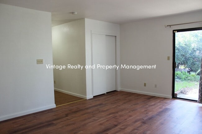 Building Photo - Available Soon! Recently Updated Very Nice...