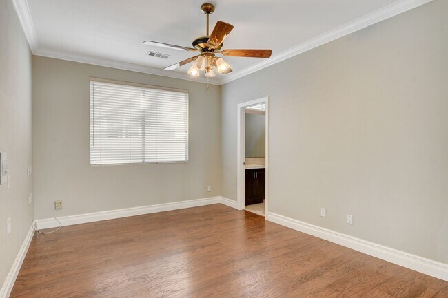 Building Photo - COMING SOON!! $1000 off 1st months Rent Guard-Gated Golf Course Living on the 14th Green!