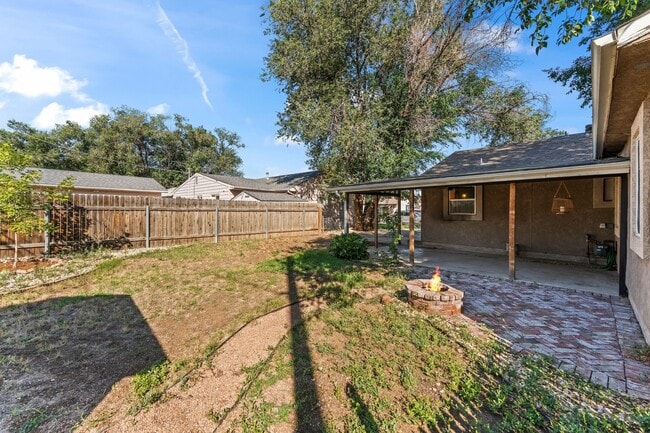 Building Photo - 1215 Bristol Ave