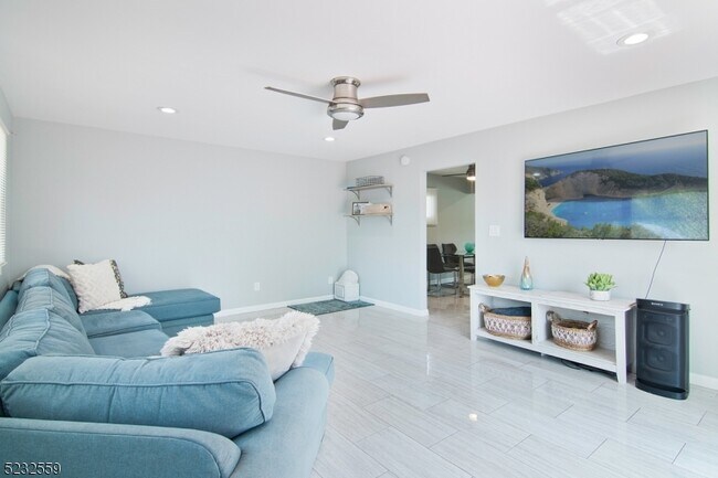 Building Photo - 237 Perry St