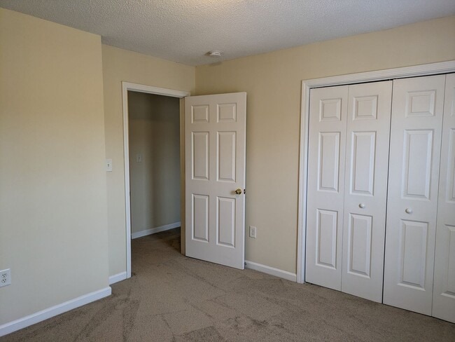 Building Photo - Large 3 Bedroom Townhome in Mooresville