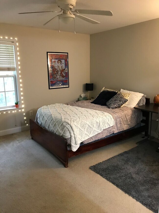 Building Photo - Stones Creek Townhome Condo!