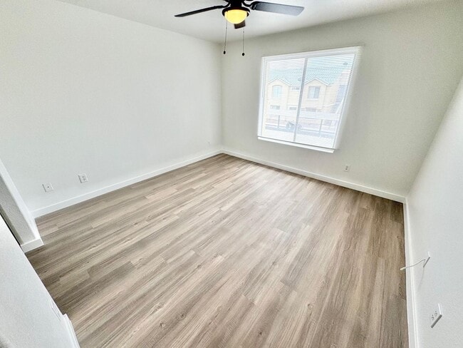 Building Photo - STUNNING 2 BEDROOM 2 BATH CONDO IN GATED C...