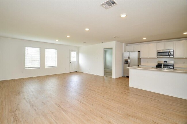 Building Photo - 27127 Breakaway Ln