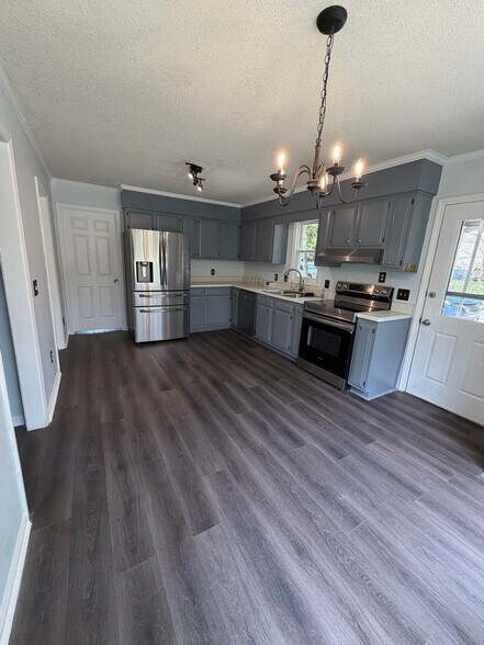 Building Photo - 3246 Woodside Ave