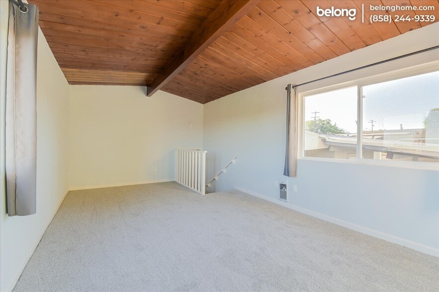 Building Photo - 2563 Roseview Pl