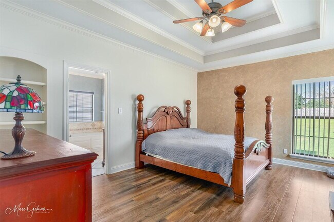 Building Photo - "Charming 4-Bedroom Gem with Spacious 2091...
