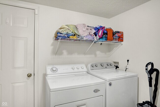 Building Photo - 5761 Cantigny Way S