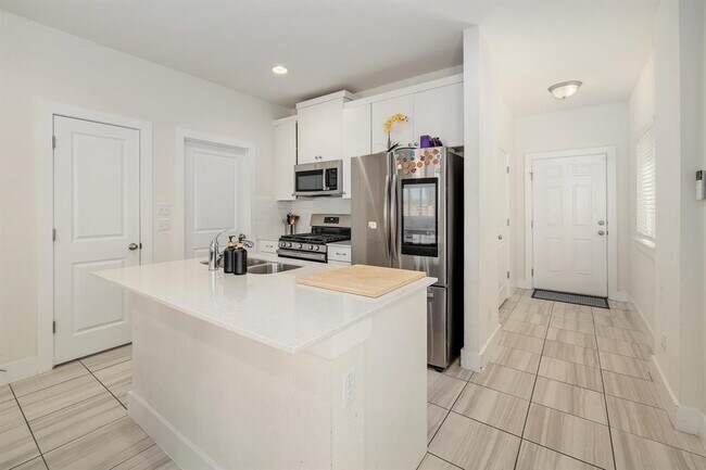 Building Photo - 204 Furlong Dr