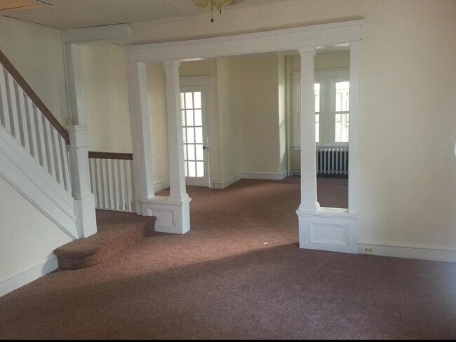Building Photo - 302 Horace Ave
