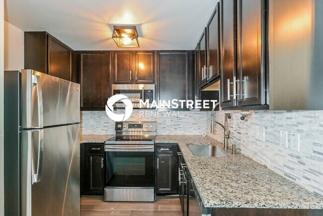 Building Photo - 4 Bedroom Pet-Friendly Home in SAINT CHARLES, MO with Main Street Renewal