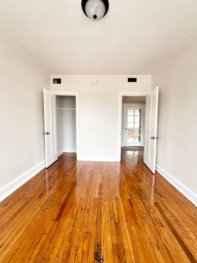Building Photo - 1154 N Lawndale Ave