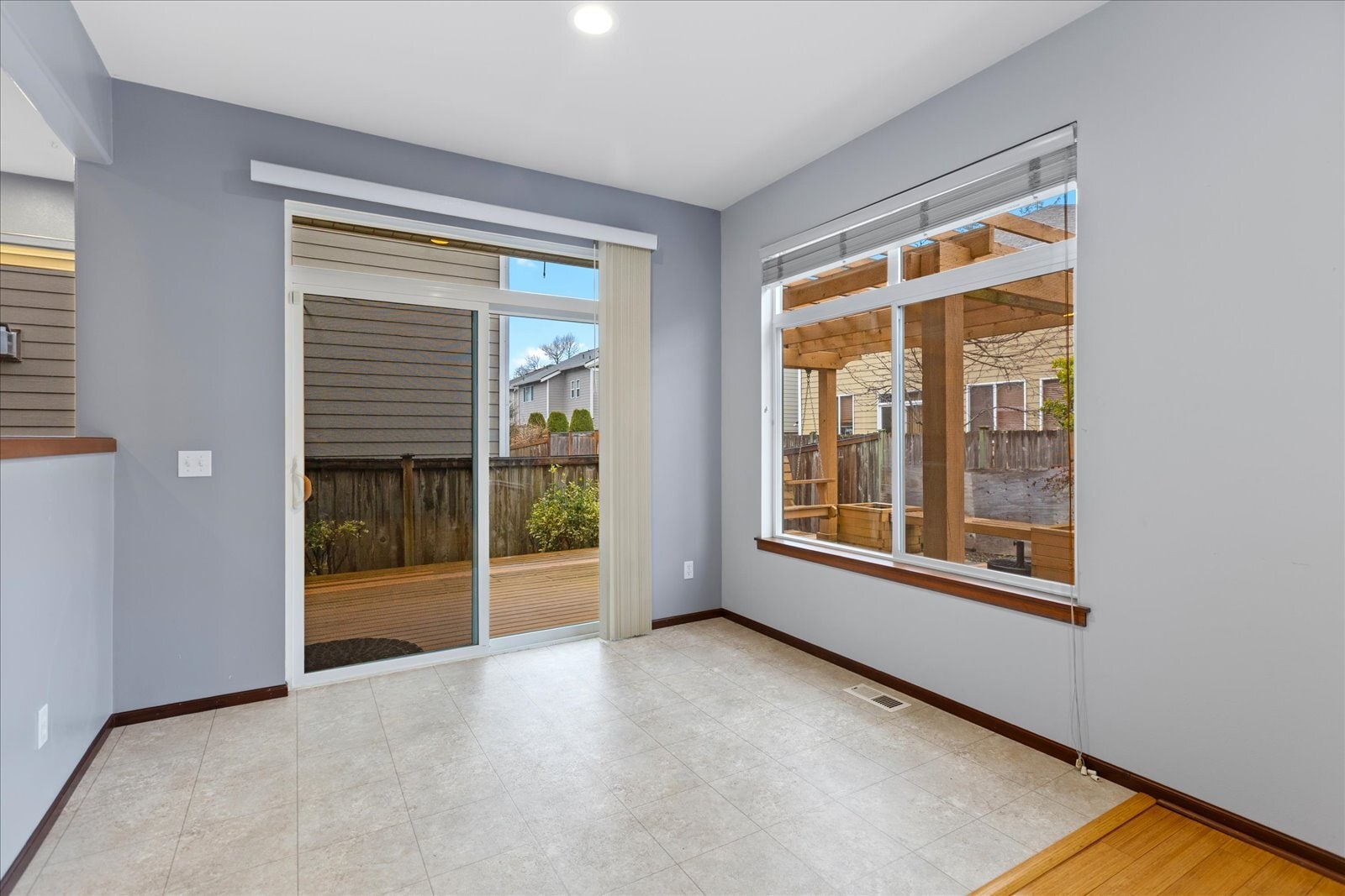 Building Photo - 5926 SE 2nd Ct