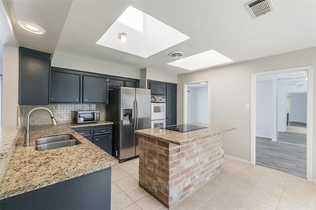 Building Photo - 14415 Locke Ln