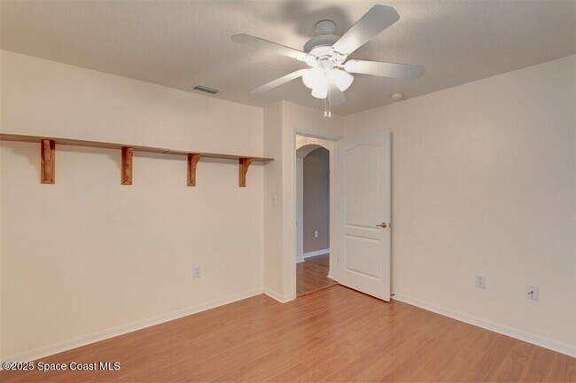 Building Photo - 467 Sauders Rd SE