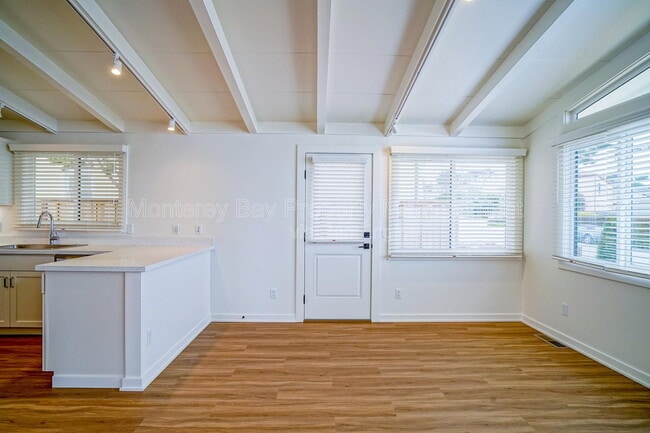 Building Photo - 829 Sea Palm Ave