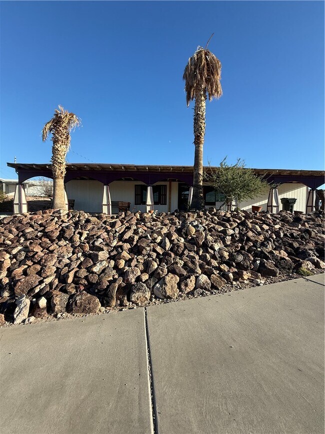 Building Photo - 4060 La Mesa Rd