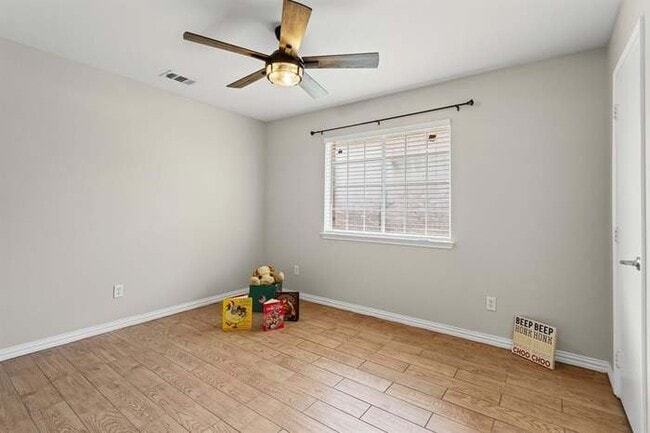 Building Photo - 3011 Castillo Dr