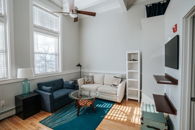 Building Photo - 1251 Congress St