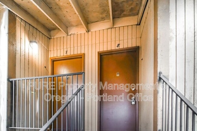 Building Photo - 14206 NE Sandy Blvd