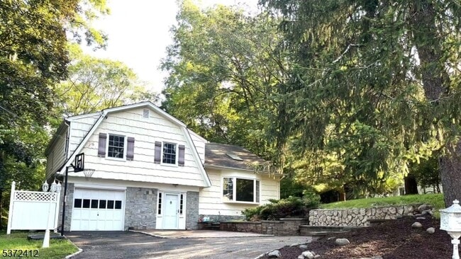 Primary Photo - 26 Parker Pl