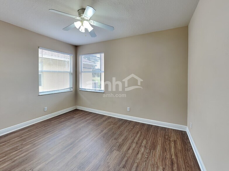Building Photo - 11177 Creek Haven Dr