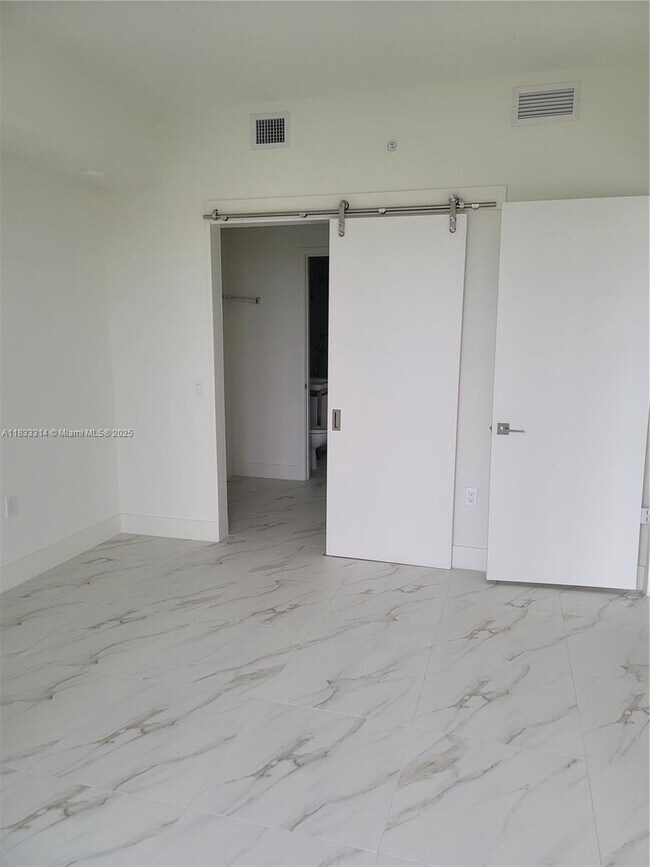Building Photo - 2000 Metropica Wy