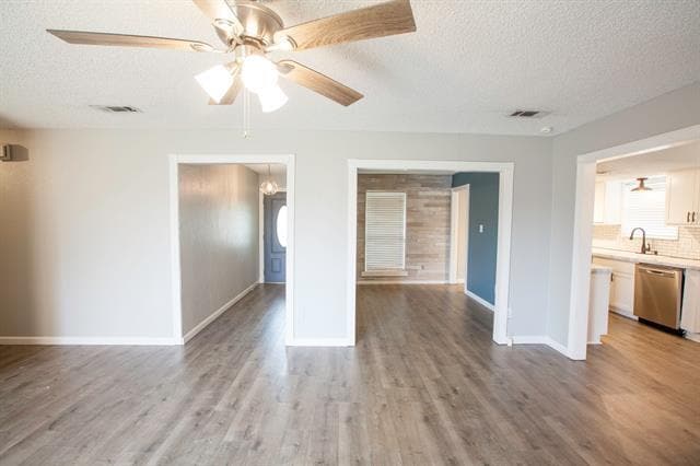 Building Photo - 1535 Rocky Point Dr