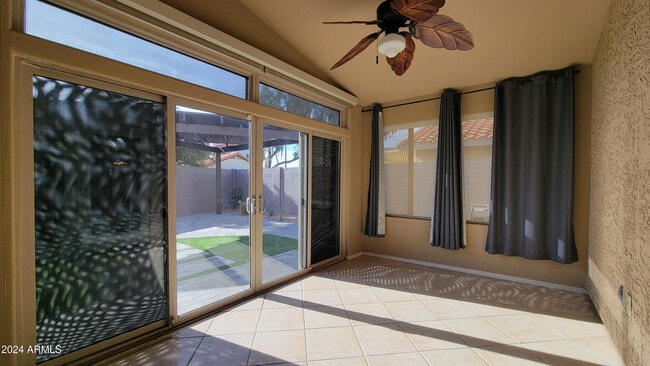 Building Photo - 8817 E Dahlia Dr