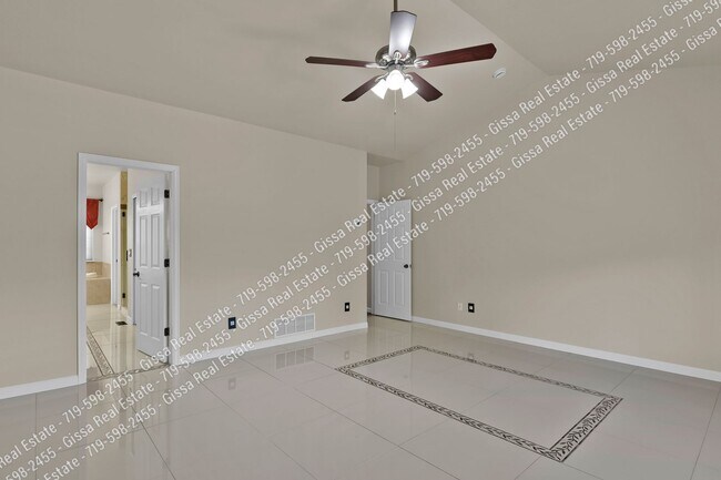 Building Photo - This beautiful 4 bedroom, 3 1/2 bathroom, ...